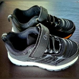 NWOT Lightweight sneakers for kid